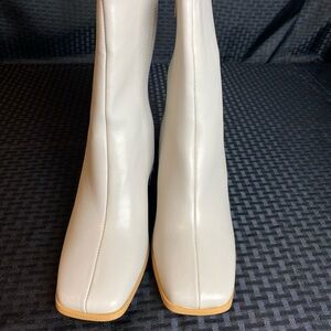 Ladies Size 8.5 Square Toe Zip Up Fashion Boots